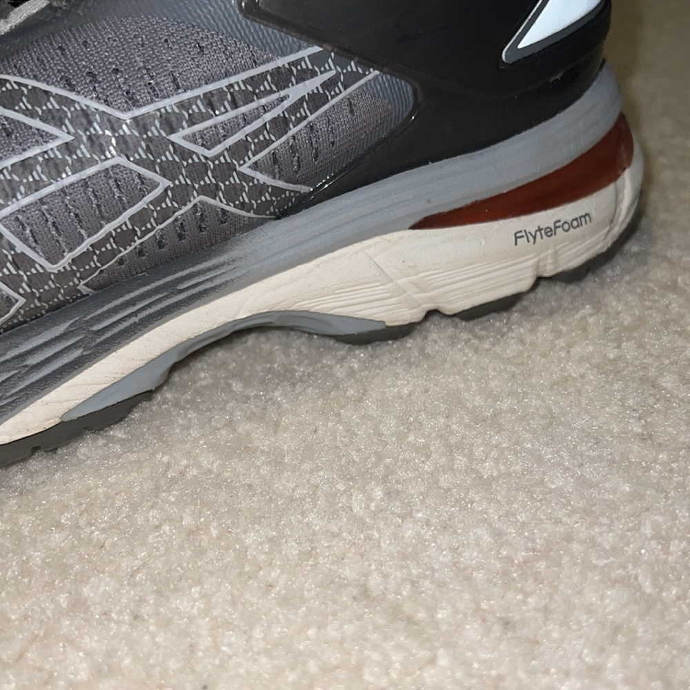 ASICS - Picture 3 of 4